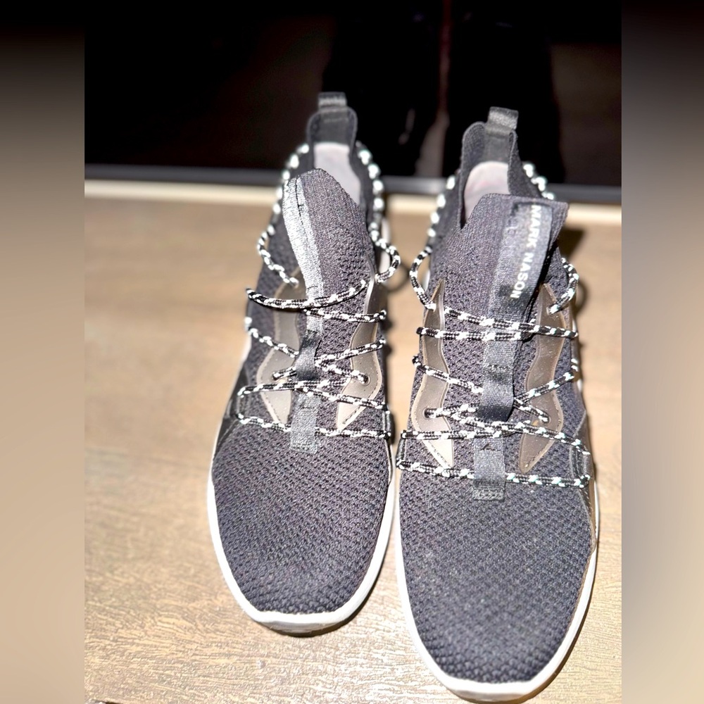 x Mark Nason Arch Fit® A-Linear Atlas Sneaker (Women)
SKECHERS sz 10 used once